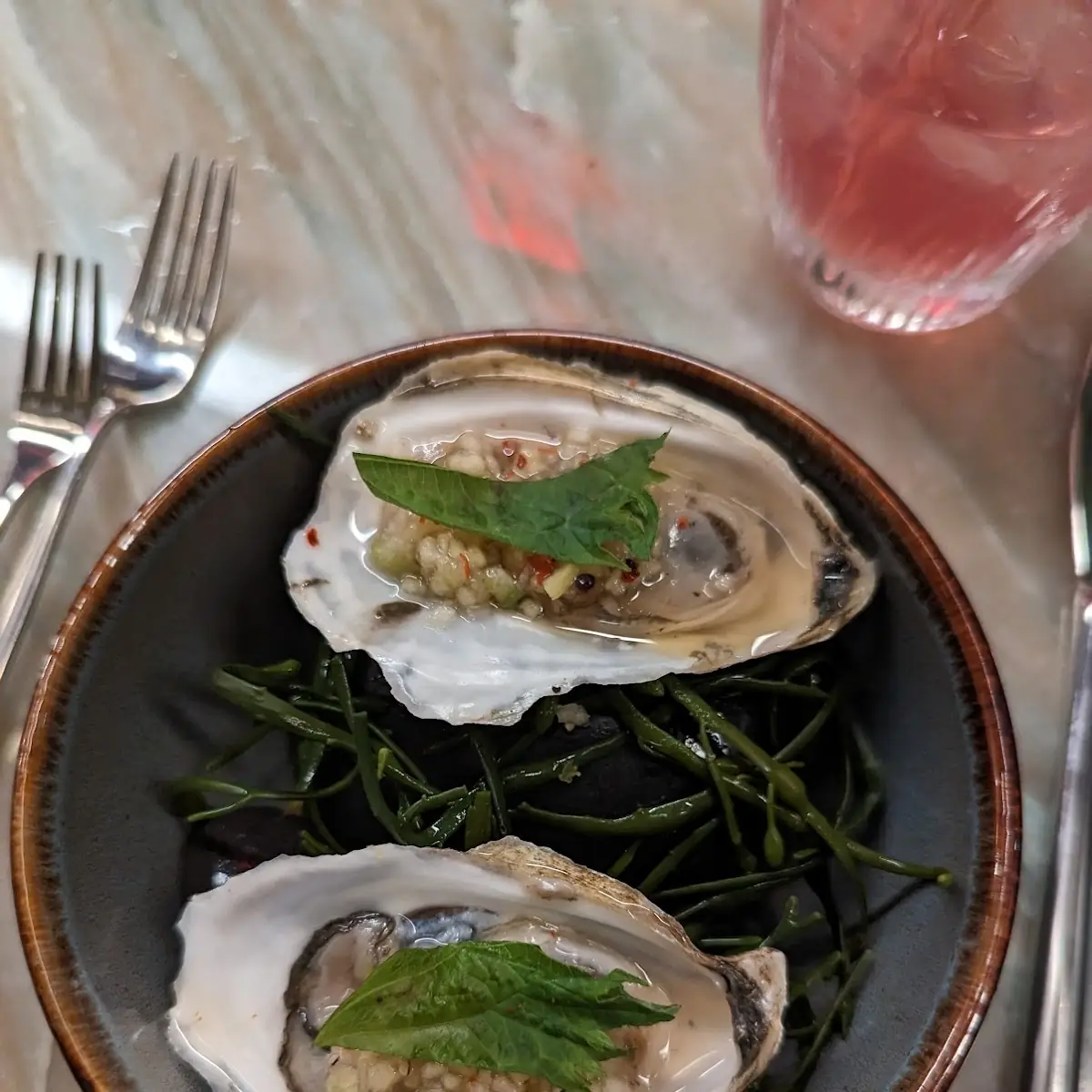 oysters on the half shell 半壳牡蛎